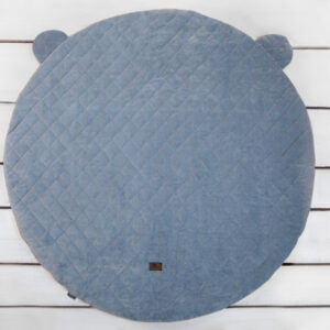 Lekematte - Royal Baby - Sleepee - Sand En fin, vattert velur lekematte fra Royal Baby kolleksjon gir barnet et mykt underlag med behagelig overflate samtidig som det isolerer barnet mot kaldt gulv. På denne matten kan barnet ditt ligge, sitte, leke og rulle rundt komfortabelt. Passer både i stuen og på barnerommet. Lekematten kan enkelt knytes sammen til en oppbevaringspose, enkelt å ta med på tur til venner eller besteforeldre. Alle materialer er sertifiserte i henhold til Oeko-Tex® Standard 100, Klasse 1. <ul> <li>Et komfortabelt underlag å leke og hvile på</li> <li>Oeko-Tex Standard 100 Class 1-sertifisert</li> <li>Lekematten er produsert i EU</li> </ul> Størrelse: diameter på 120 cm Farge: Sand 8224 m2a