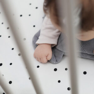 Bamse Babypute - Royal Baby - Sleepee - Pink Babypute fra Royal Baby kolleksjon laget i et veldig myk velur materiale. Puten er herlig å sove på og å kose seg med. Puten kan brukes i senga, på stellebordet eller i barnevogn og er enkel å ta med på reise. <ul> <li>Nydelig pute for kos og lek</li> <li>Oeko-Tex Standard 100 Class 1-sertifisert</li> <li>Puten er produsert i EU</li> </ul> Størrelse: 30 x 27 cm Farge: Pink Størrelse: 30 x 25 cm Farge: Pink 8276 8194 5646 e8c6fa487e3680e06c6738b9bb58508f