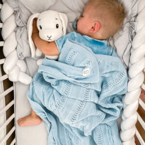 Babyteppe – Strikket pledd – Yosoy – Dreamy - Light blue